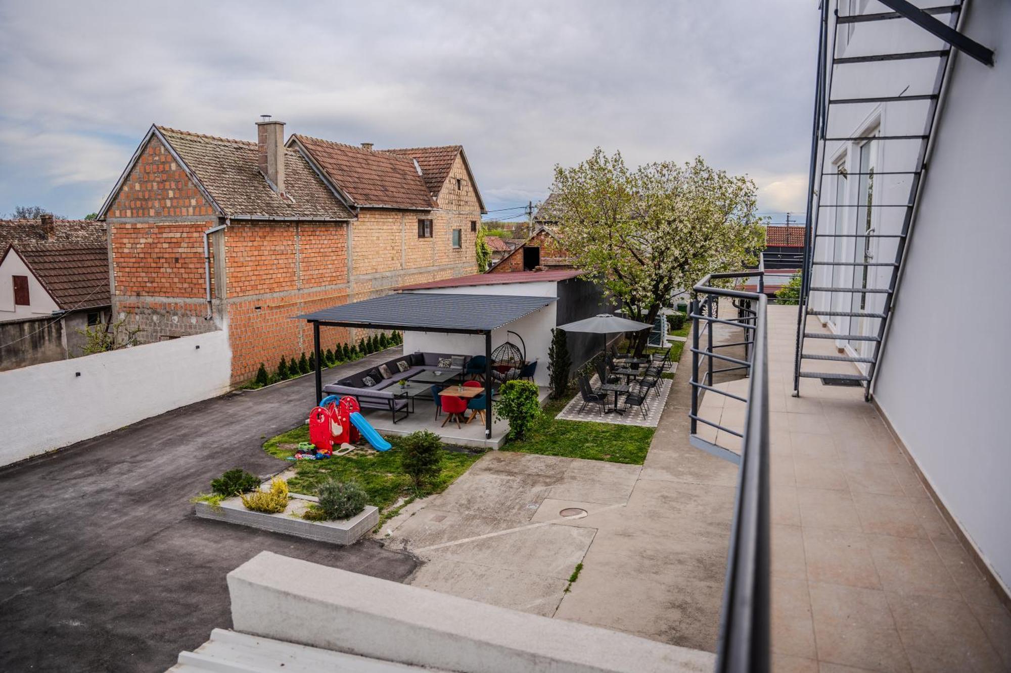 Plaza La - Night And Spa Sremska Mitrovica Exterior foto