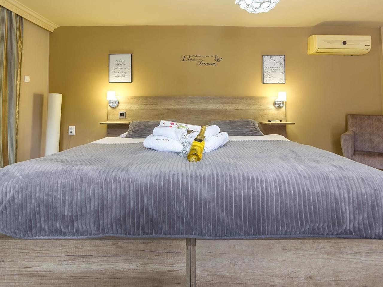 Plaza La - Night And Spa Sremska Mitrovica Exterior foto